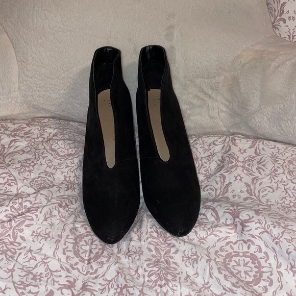 Black high heeled booties - Picture 2 of 5